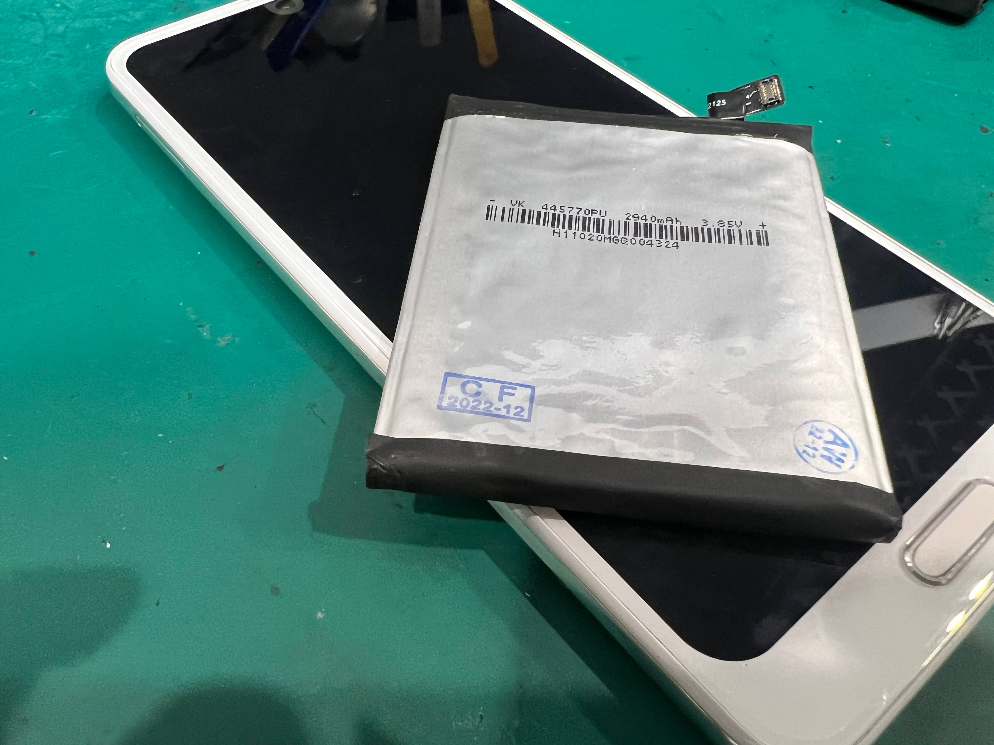 AQUOS R2 バッテリーの減りが早い｜バッテリー交換修理事例